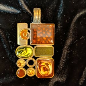 Magnetic pendant gold tone Premier Designs